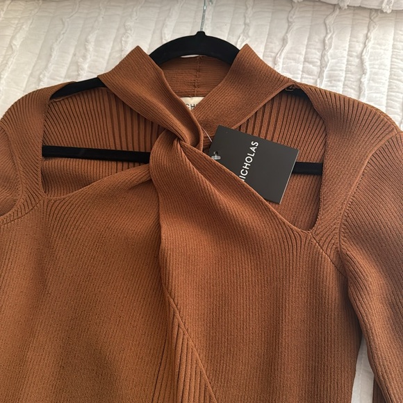 Nicholas Braulia Long Sleeve Neck Twist Mini Sweater Dress Cigar Size Large NWT - Picture 6 of 7